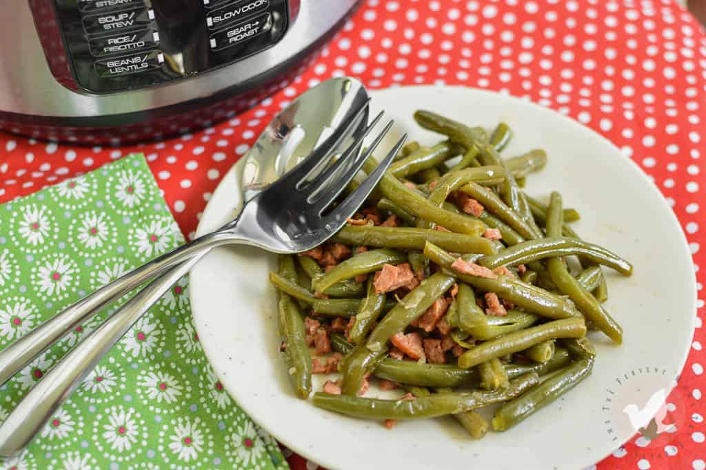 Instant Pot Green Beans - The Fervent Mama: I was working on my Instant Pot baby food the other day and it hit me, Instant Pot Green Beans! Southern style and yummy! I know the whole family will enjoy! #pressurecooker #instantpot #greenbeans